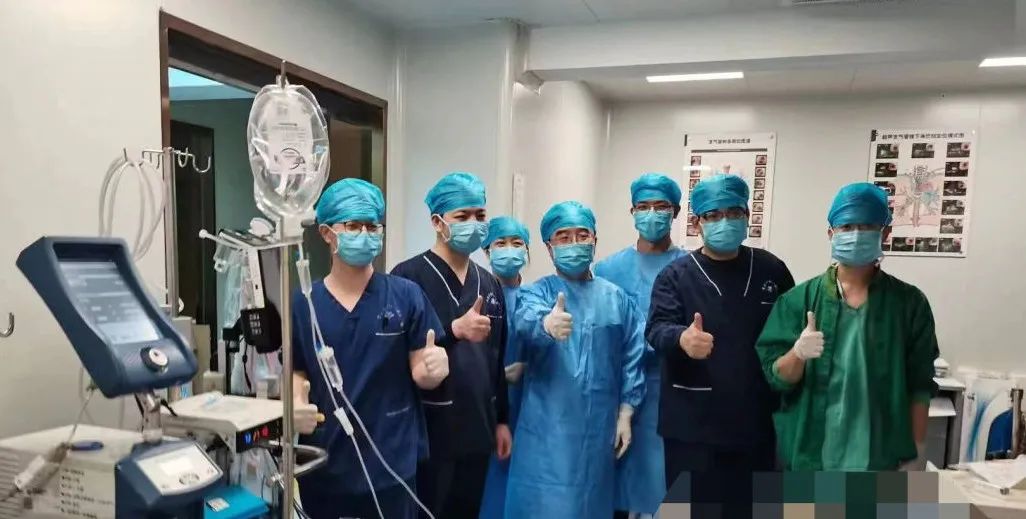 从严重窒息到自由呼吸:桂林医学院附属医院呼吸科顺利实施 ECMO 支持下气道支架置入术