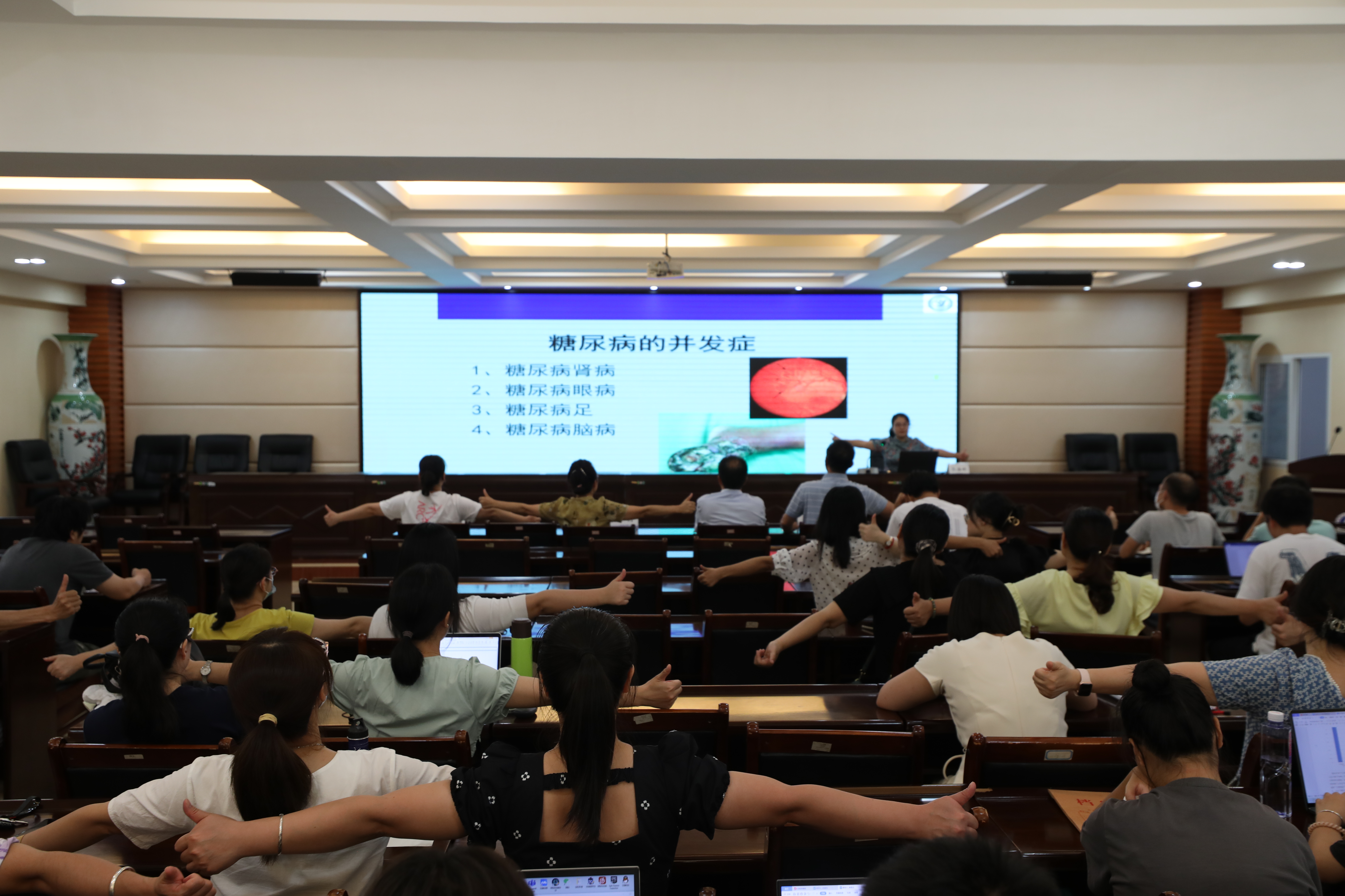 医学博士走进大学课堂讲健康