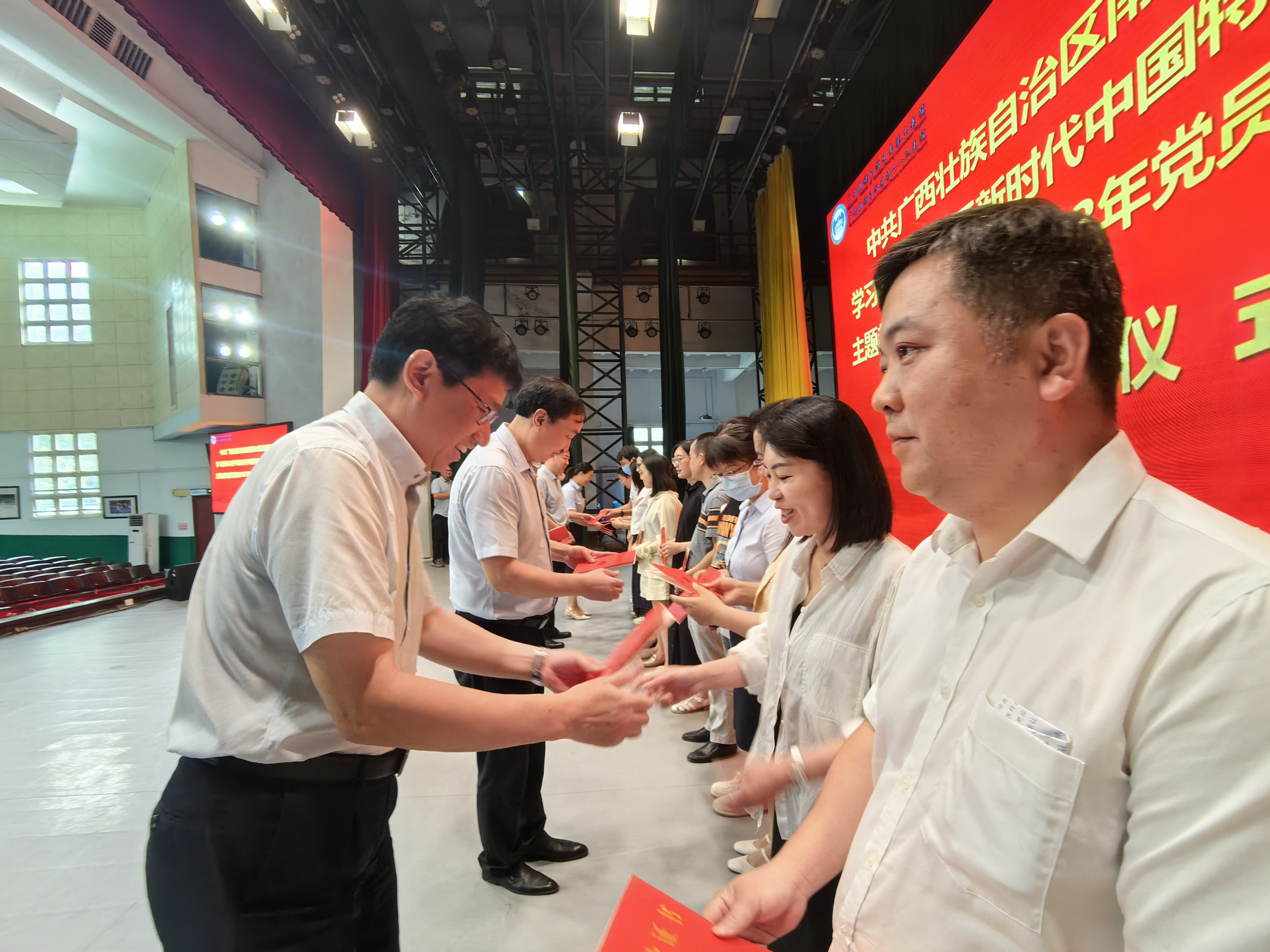 自治区南溪山医院党委举办主题教育辅导班,为临床一线专家「充电蓄能」促提升