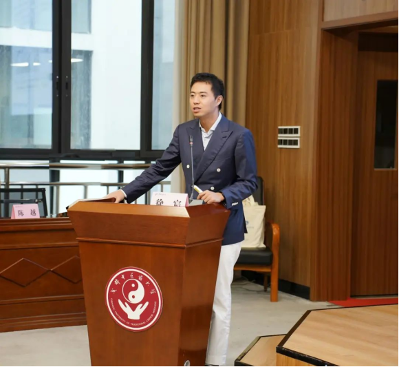 成都中医药大学与顾连医疗探讨校企合作，共谋发展