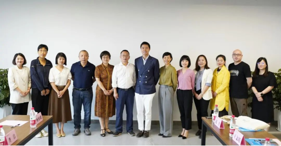 成都中医药大学与顾连医疗探讨校企合作，共谋发展