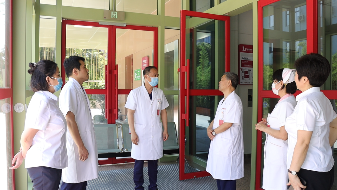 浓浓端午情 慰问暖人心:西安高新医院院领导节前走访慰问一线职工