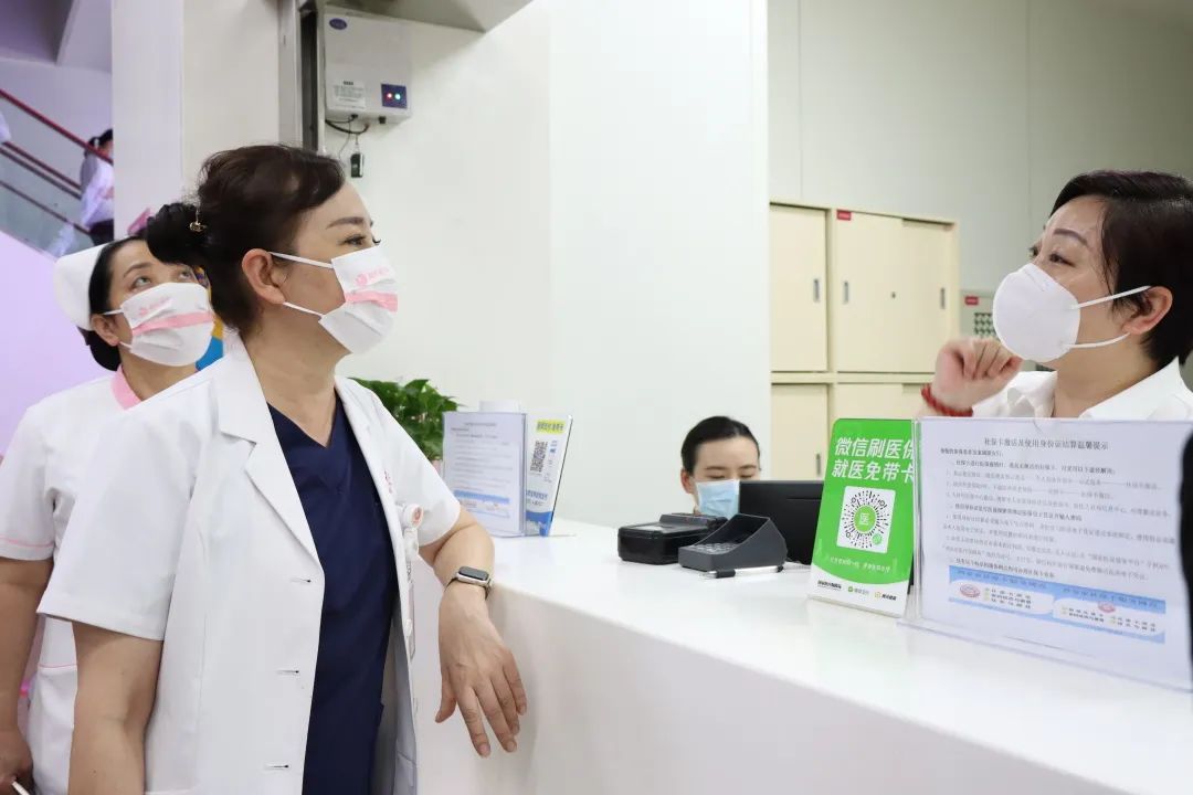 浓浓端午情 慰问暖人心:西安高新医院院领导节前走访慰问一线职工