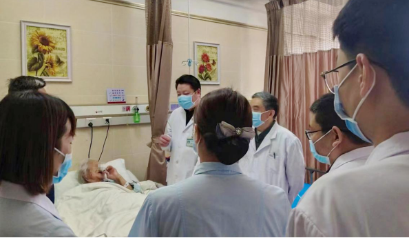 徐州仁慈医院成功为百岁老人行股骨粗隆间骨折复位内固定手术