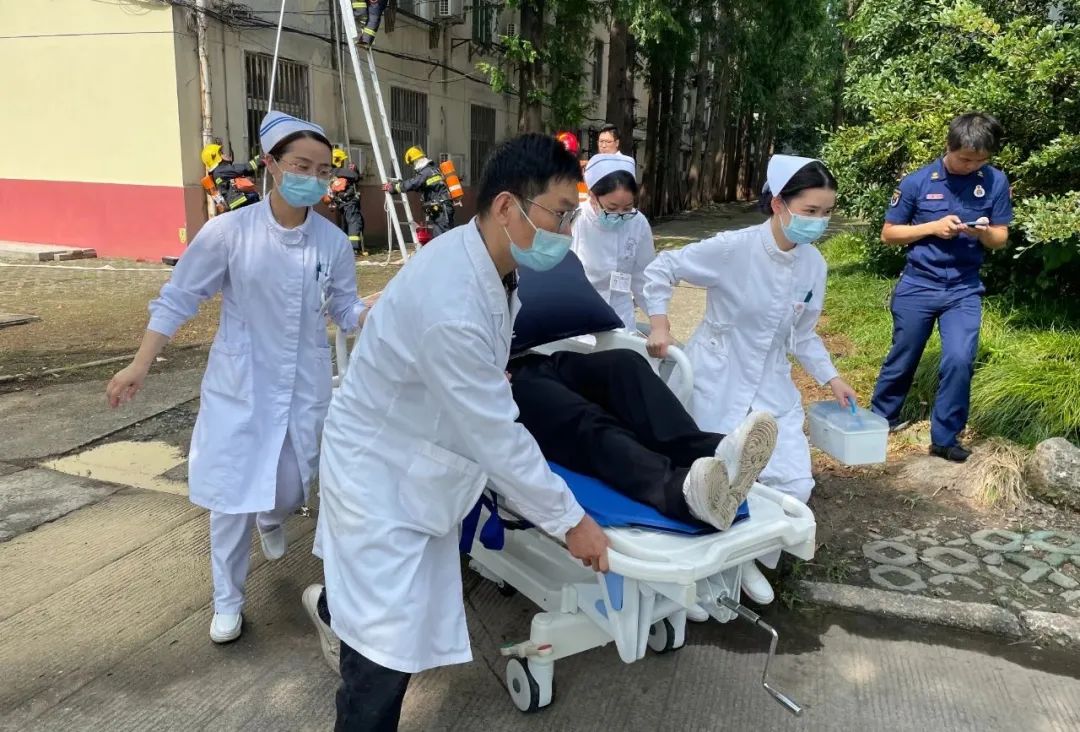 筑牢「防火墙」！同济大学多家单位联合举办消防演练