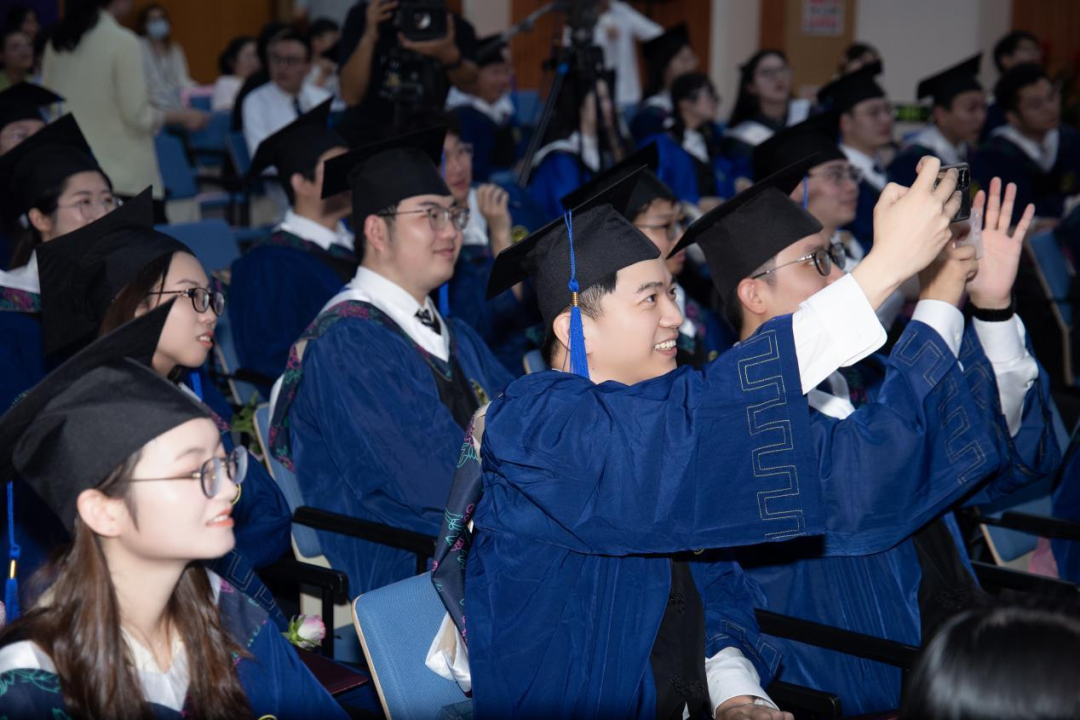 浙江大学「一带一路」国际医学院首届研究生毕业典礼隆重举行