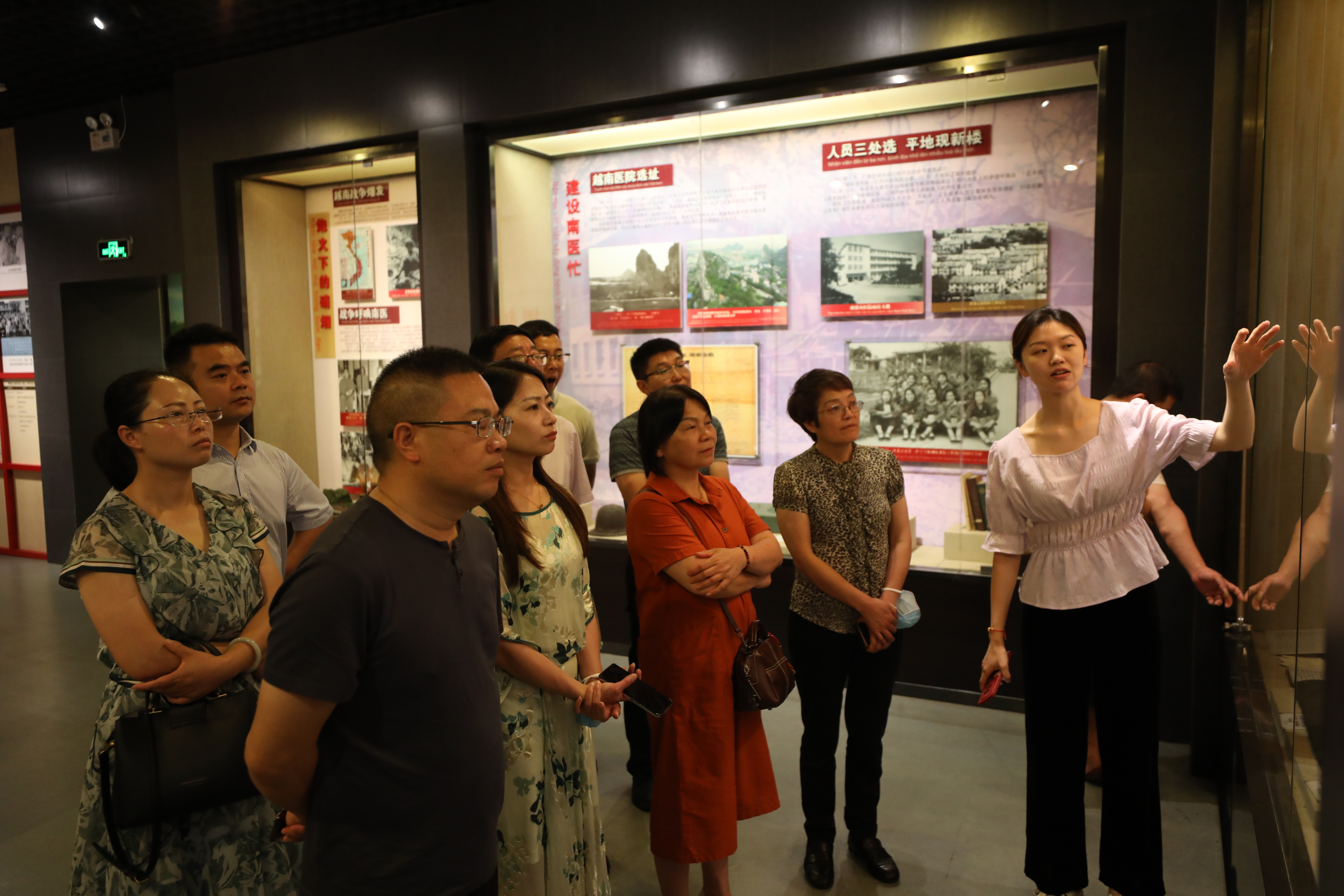 重庆市秀山县人大考察组到广西区南溪山医院考察交流