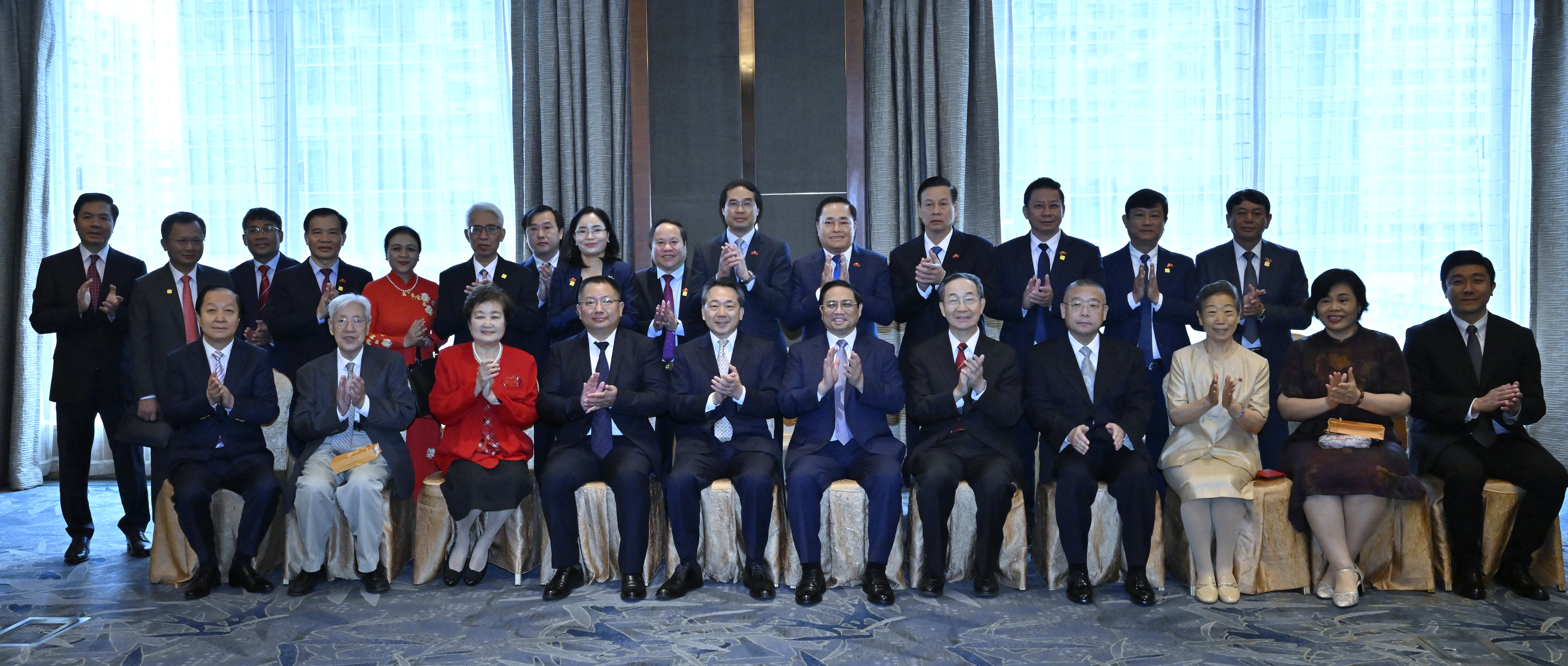 越南总理范明政在京接见南溪山医院职工代表