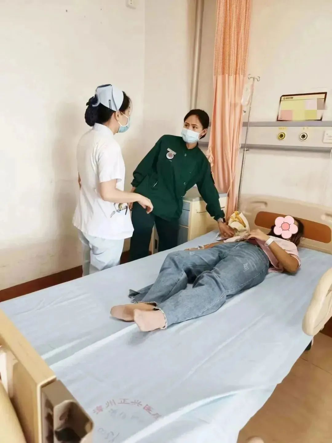 外地聋哑女子吐血不止，孤身求医，过程太戳泪...