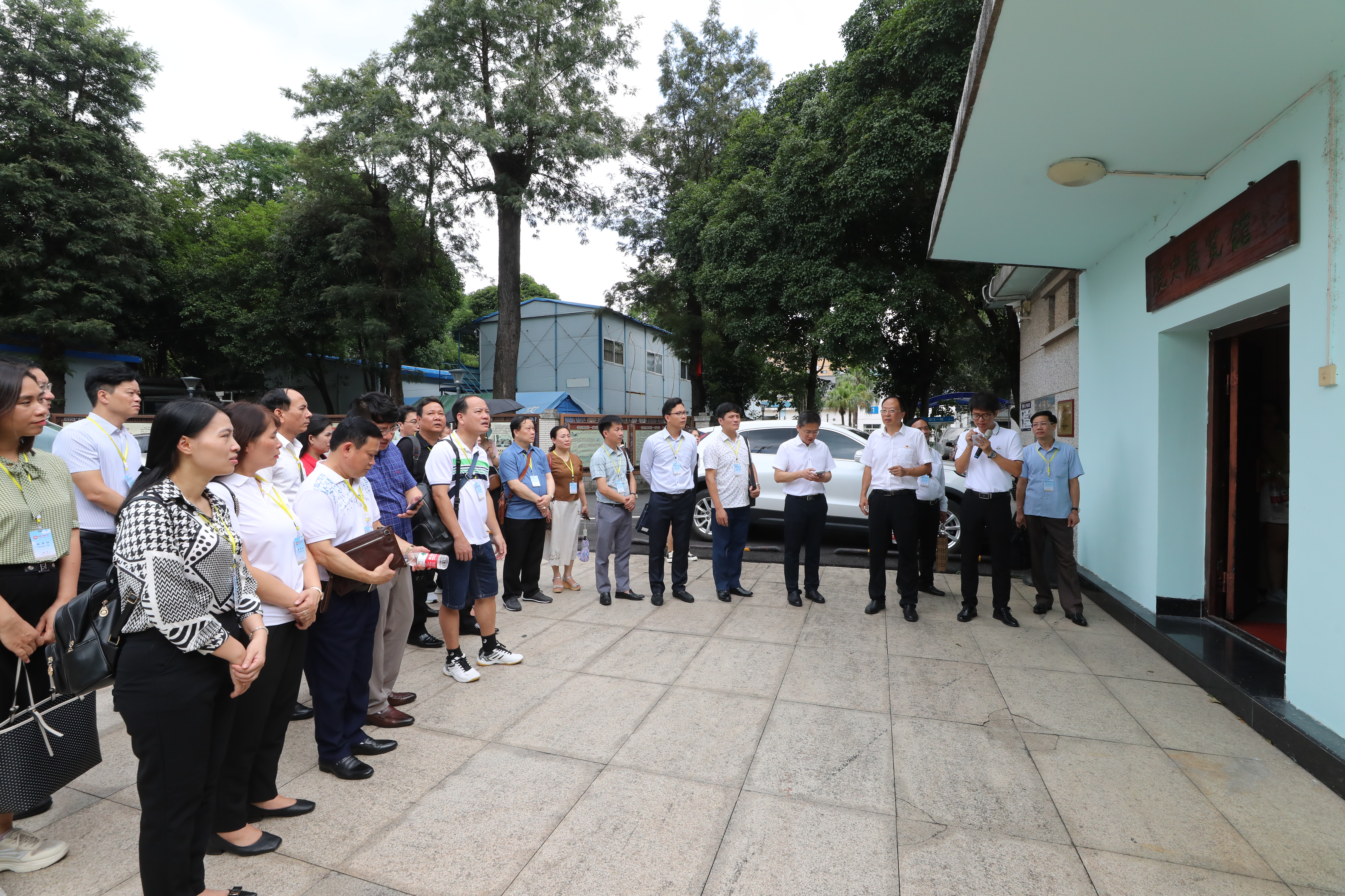 越南领导干部党建专题研修班学员到南溪山医院考察交流