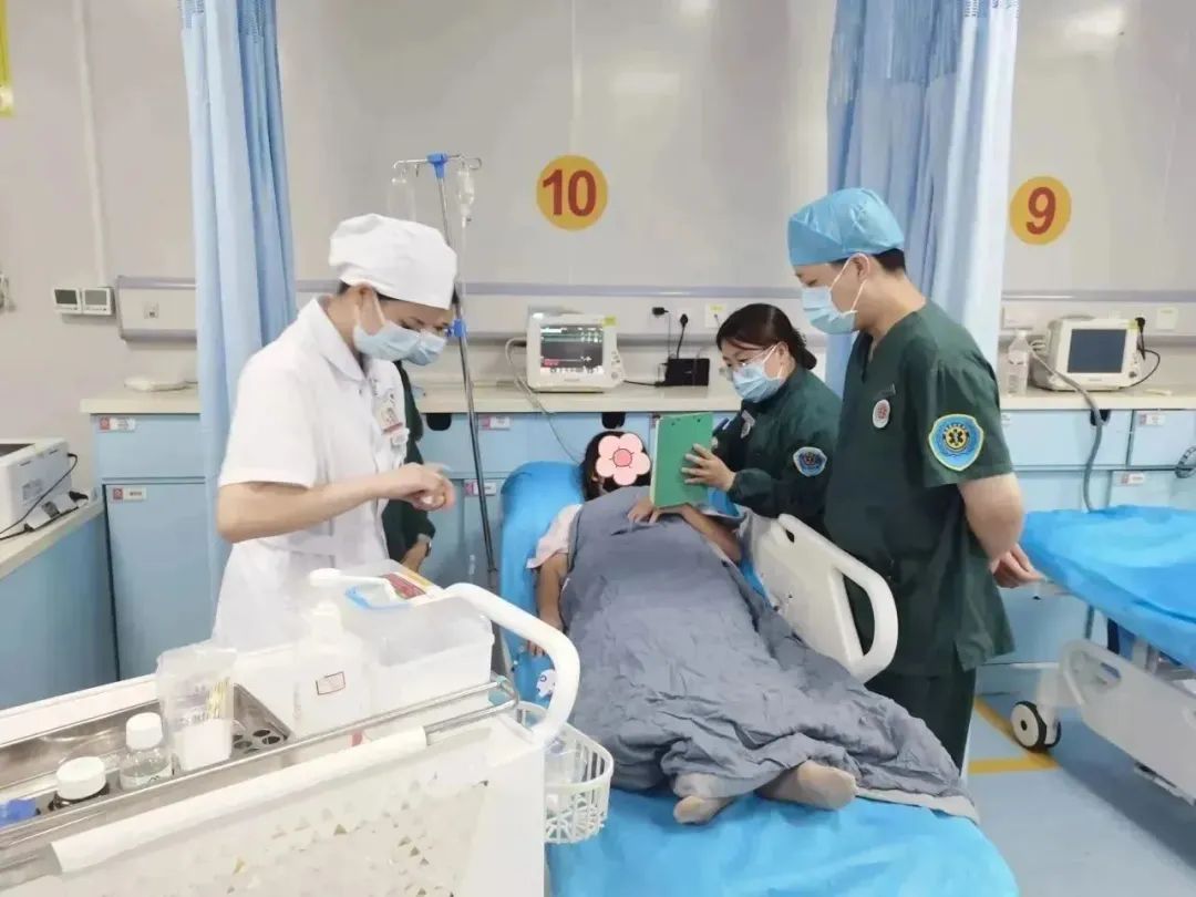 外地聋哑女子吐血不止，孤身求医，过程太戳泪...