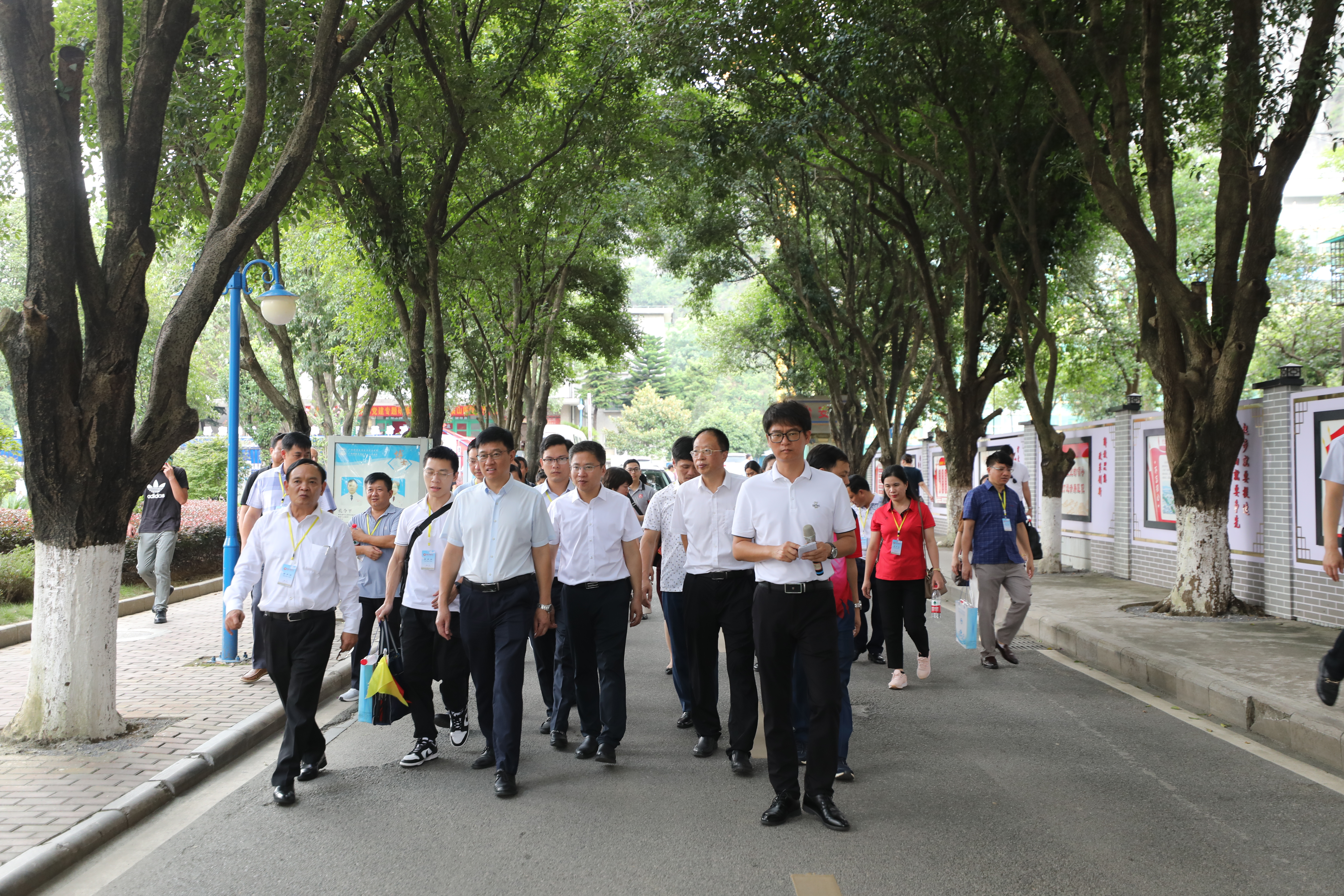越南领导干部党建专题研修班学员到南溪山医院考察交流