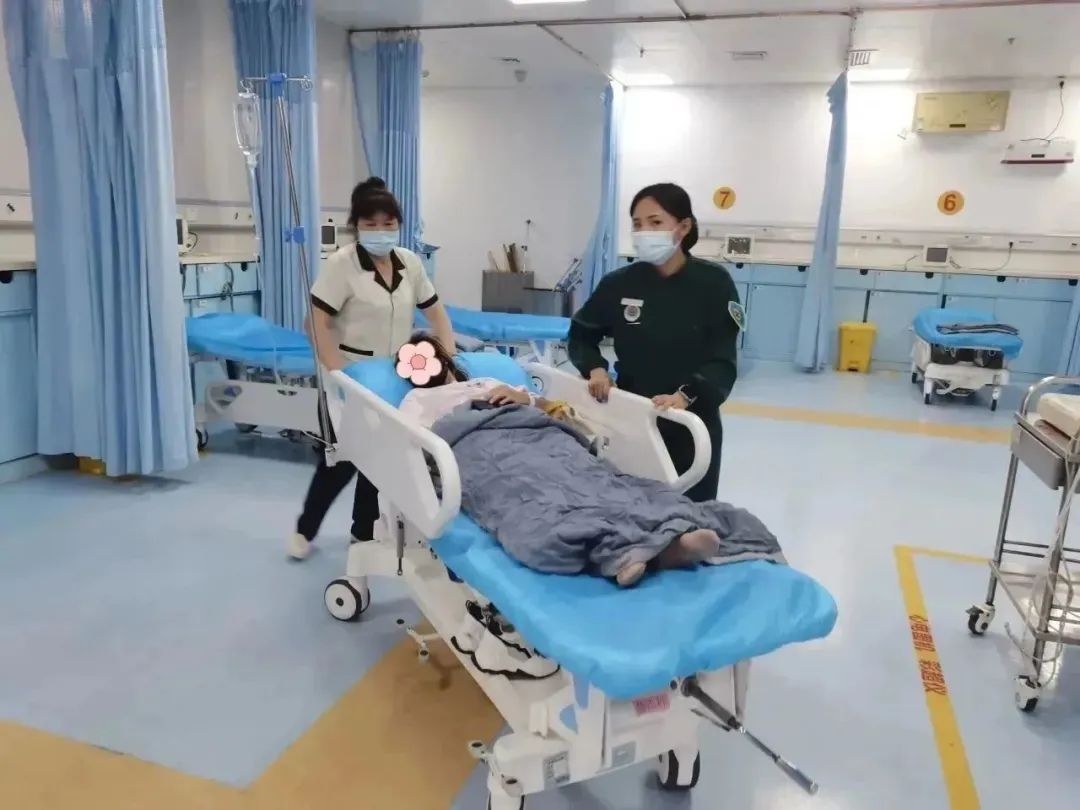 外地聋哑女子吐血不止，孤身求医，过程太戳泪...