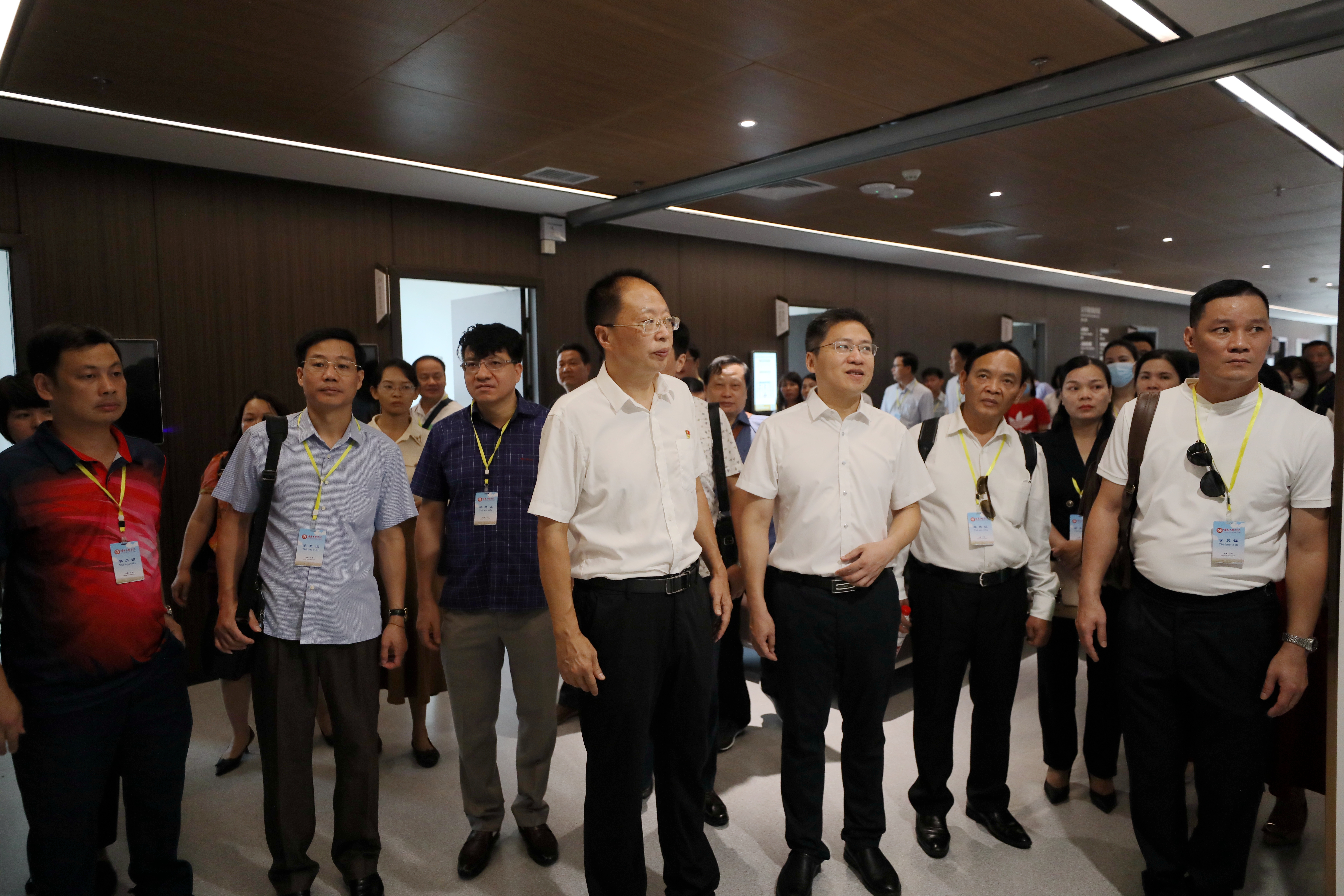 越南领导干部党建专题研修班学员到南溪山医院考察交流