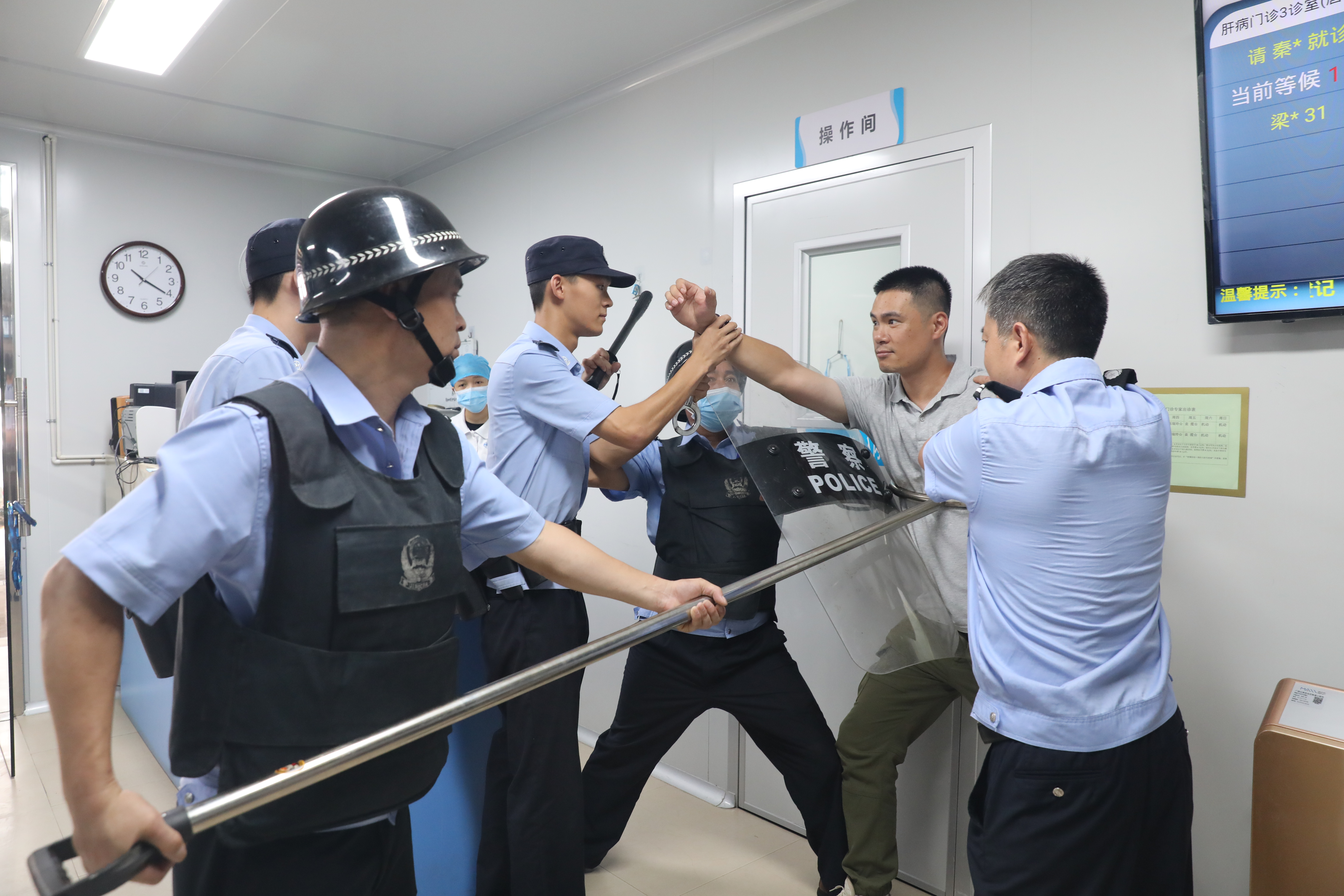 广西南溪山医院开展「警医联动」突发事件应急演练