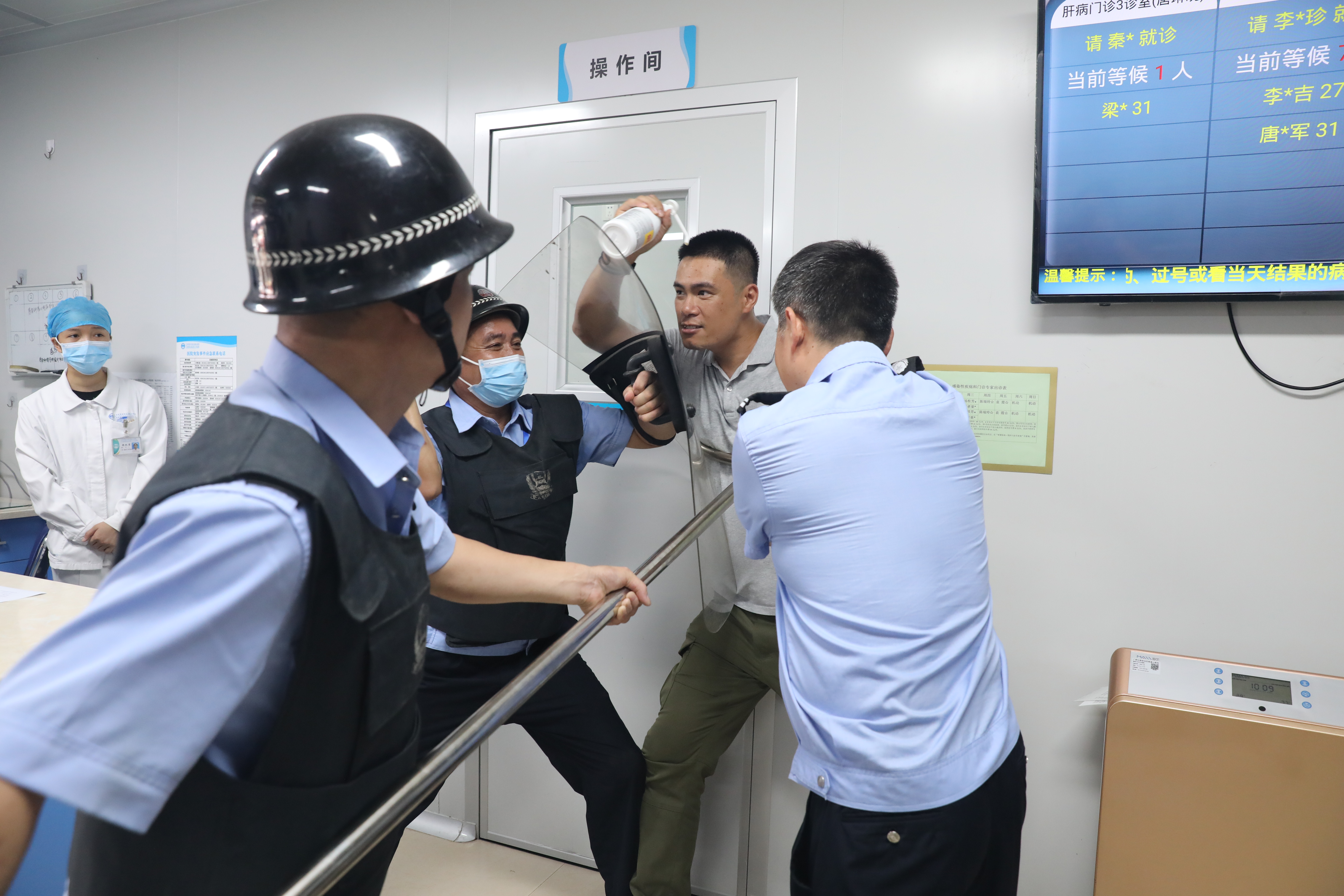 广西南溪山医院开展「警医联动」突发事件应急演练