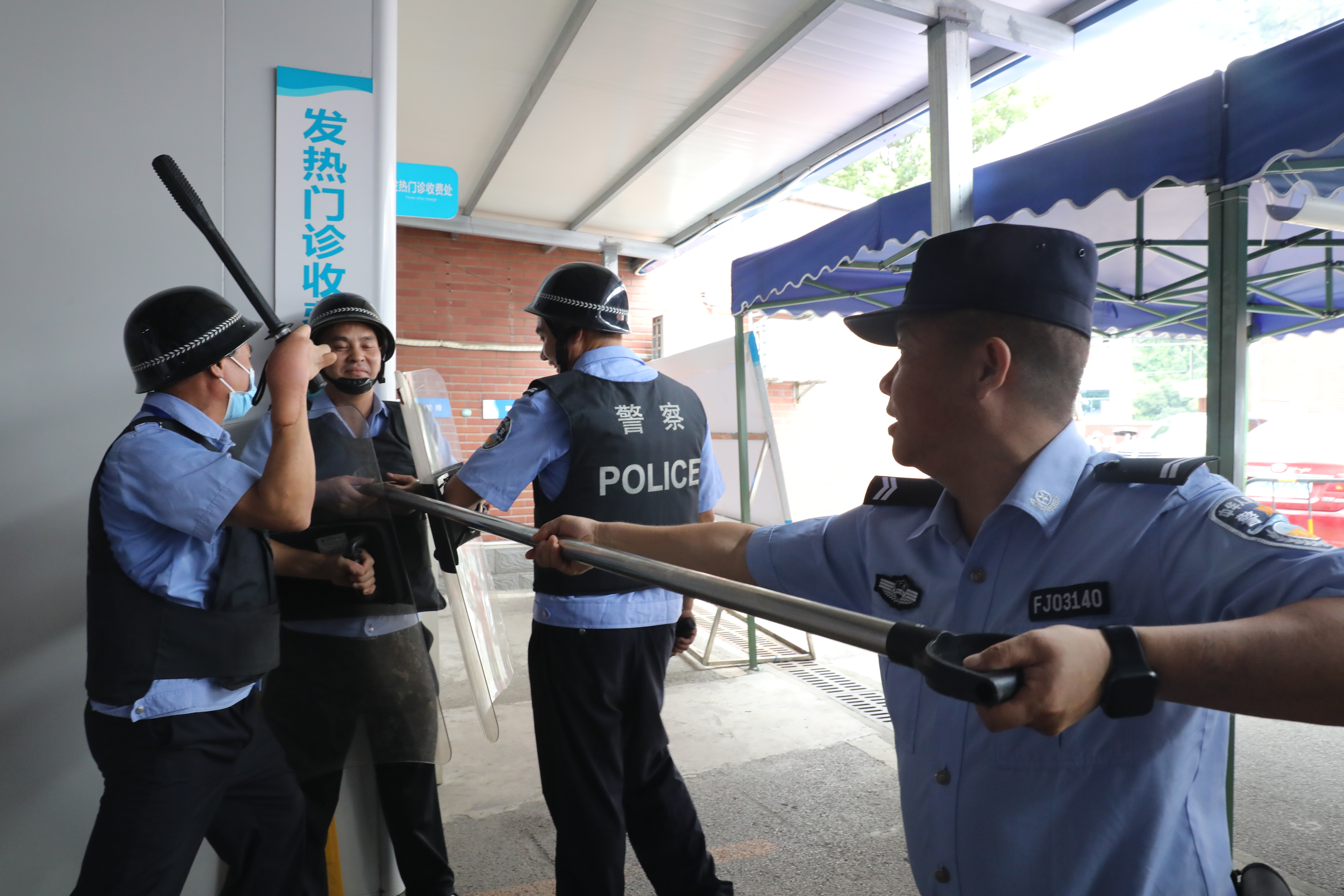 广西南溪山医院开展「警医联动」突发事件应急演练