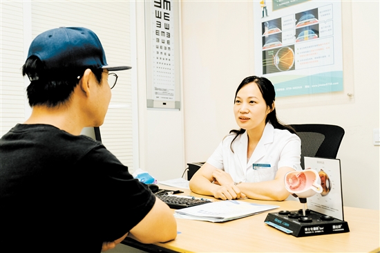 荣小玲提醒：暑假要防止视力「滑坡」