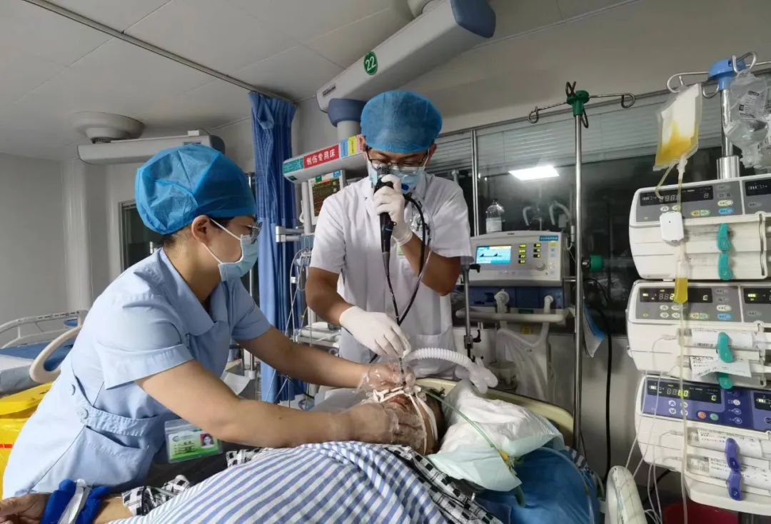 直击零点之后湘潭市中心医院的外科重症监护室、院前急救科现场