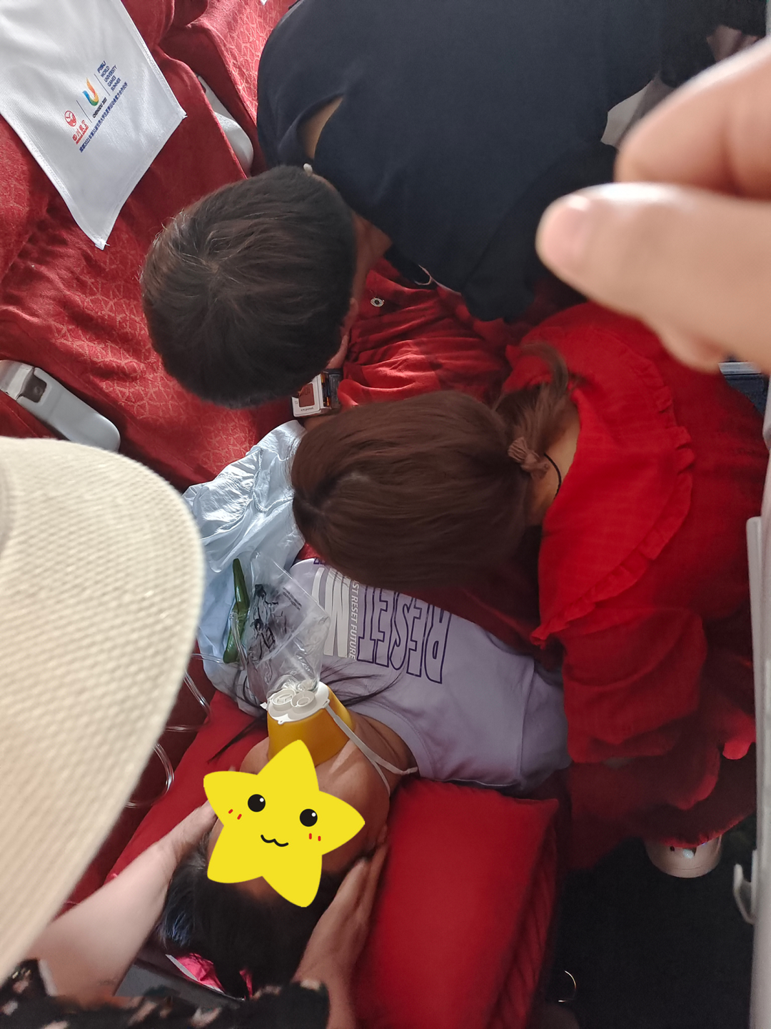 西藏阜康医院 4 名医护人员在万米高空开展紧急救援！