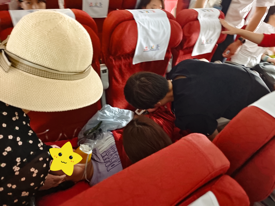 西藏阜康医院 4 名医护人员在万米高空开展紧急救援！