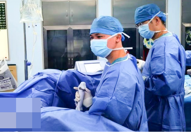 延安市中医医院(北京大学第三医院延安分院)泌尿外科救治双肾结石合并右侧输尿管结石患者