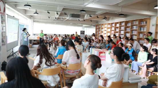 久久卫宫·关爱妇女保护子宫公益行走进铁山坪街道