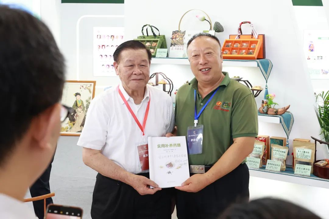 中医中药新荟萃、产业发展新交融——医院亮相首届广西中医药产业交流大会