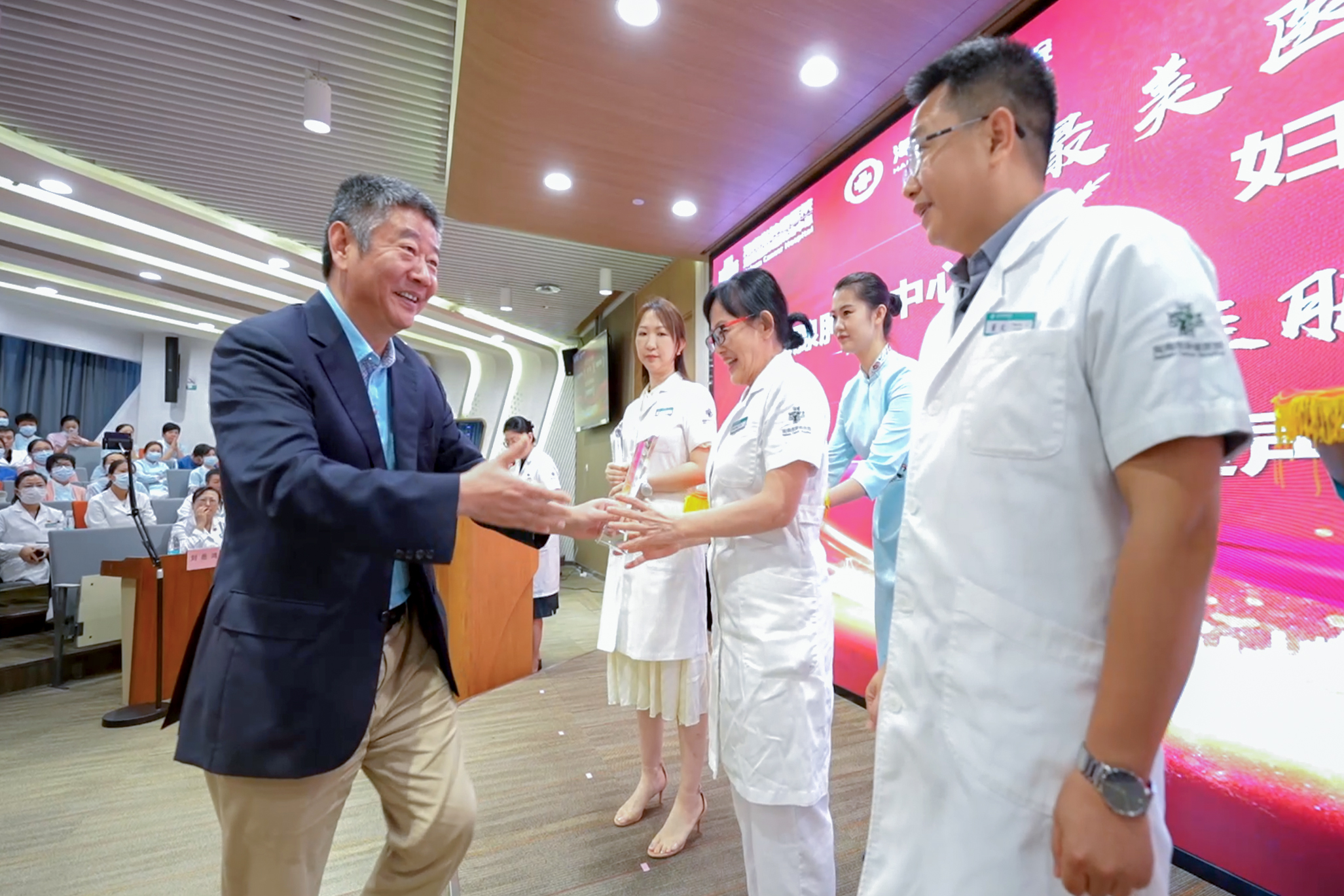 海南省肿瘤医院、海南成美医院一批优秀医务工作者受表彰