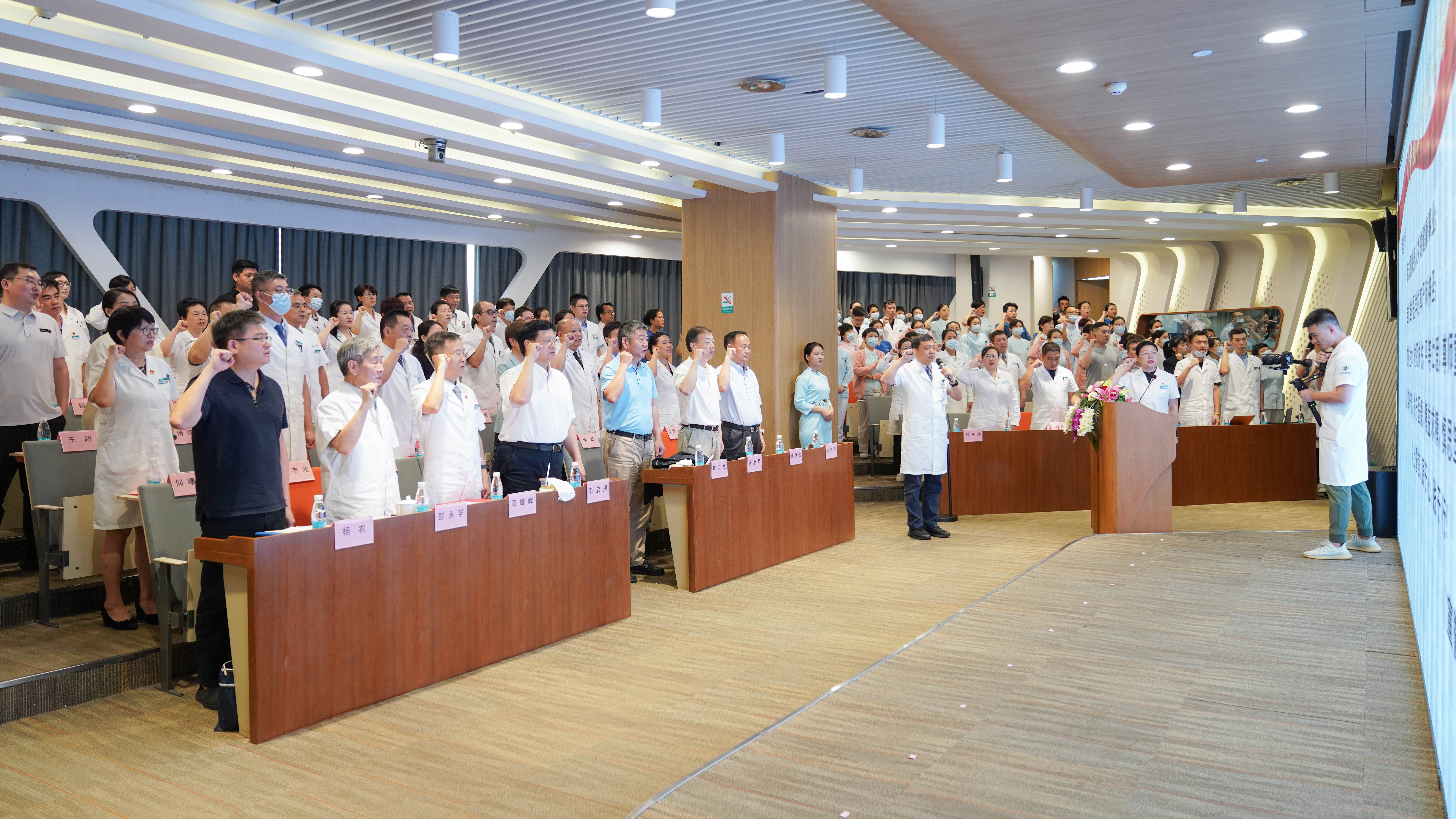 海南省肿瘤医院、海南成美医院一批优秀医务工作者受表彰