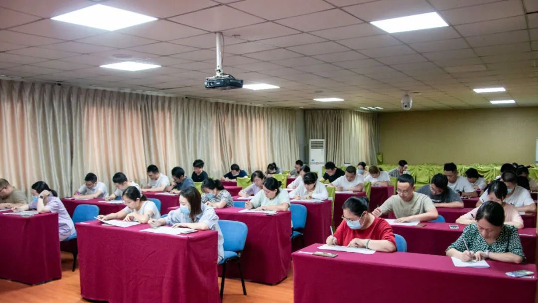 夯实基础 | 成都誉美医院开展青年医师「三基三严」理论知识考核