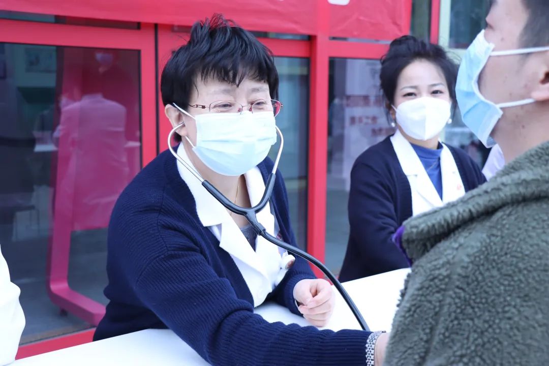 【8·19 医师节表彰】西安高新医院王小燕、杨鹏荣获高新区 2023 年「最美医师」荣誉