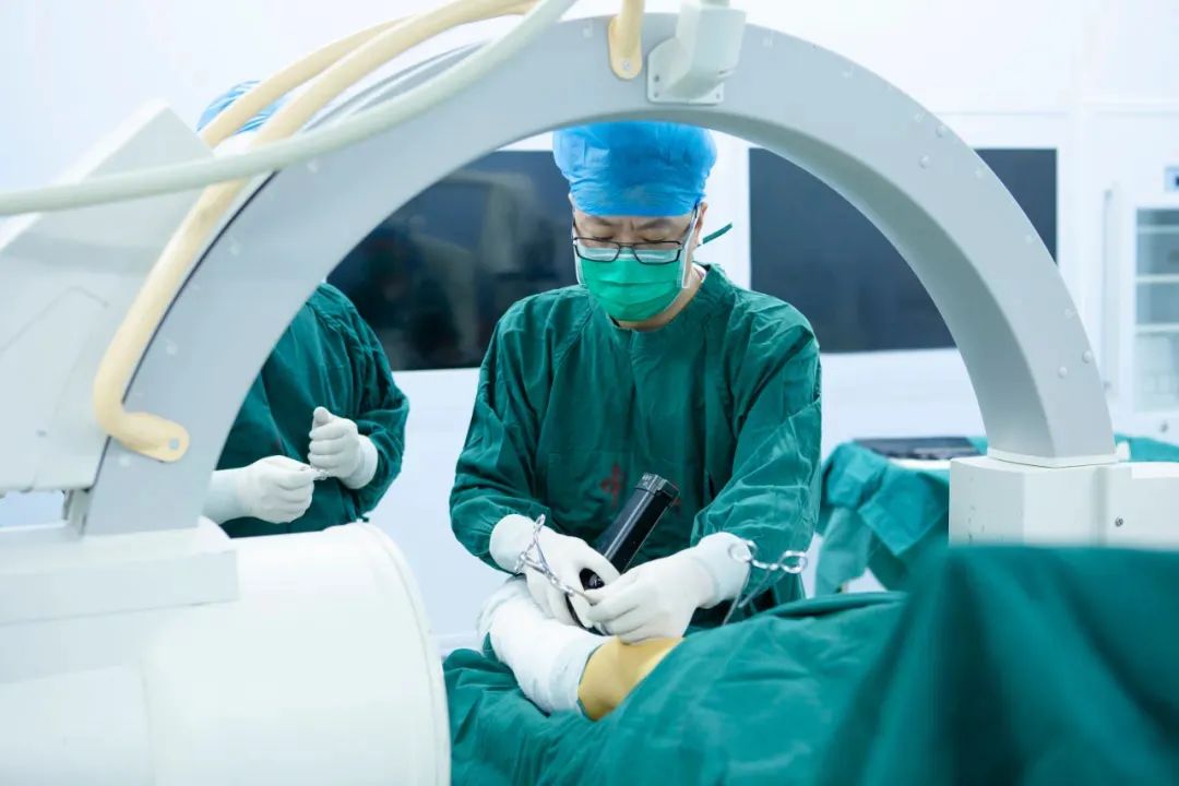 【8·19 医师节表彰】西安高新医院王小燕、杨鹏荣获高新区 2023 年「最美医师」荣誉