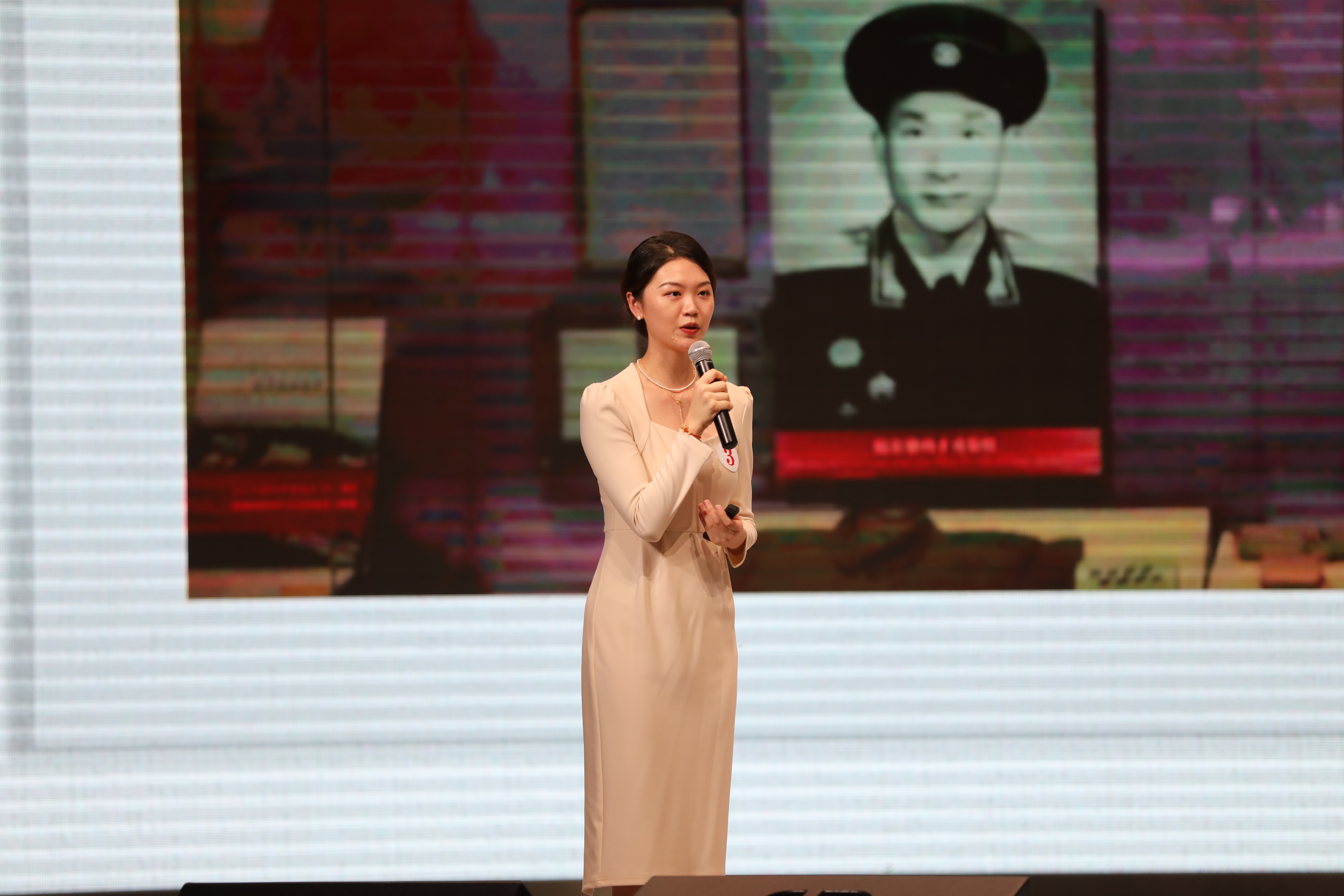 二号选手黄凯妮演讲节目《医心廉洁医路生花》一号选手郎家祯演讲节目