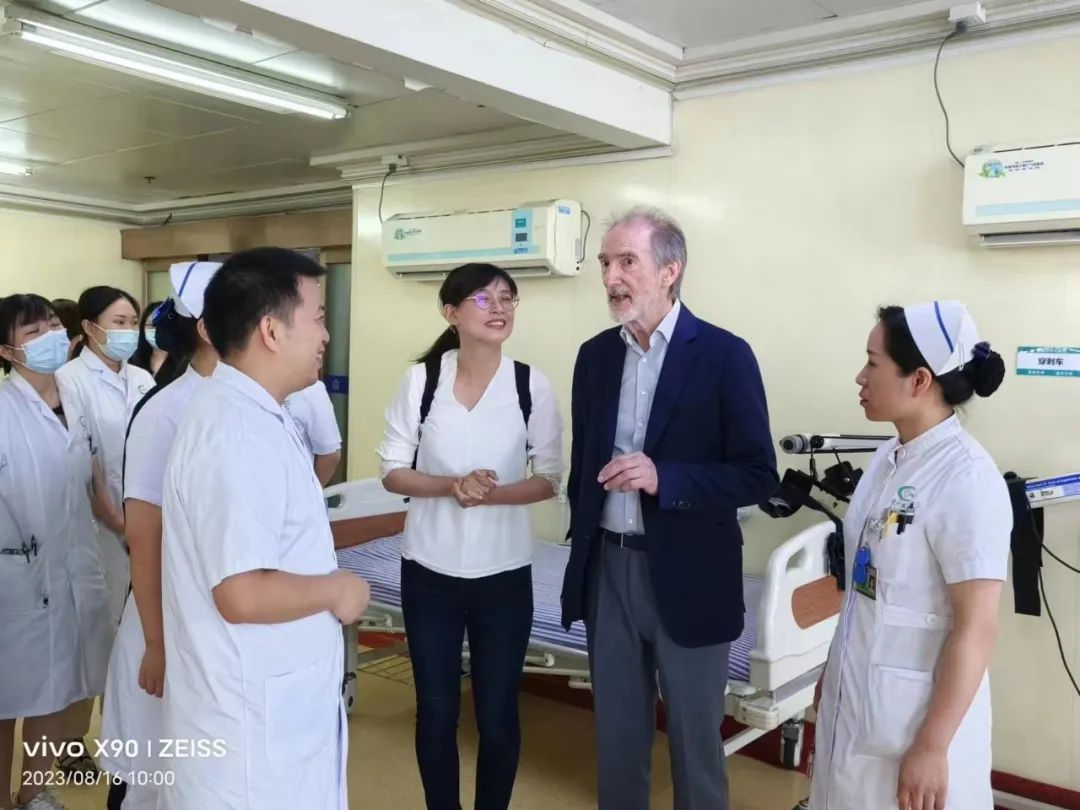 知名慢阻肺病专家、英国呼吸病学教授 Paul Jones 到湘潭市中心医院参访交流