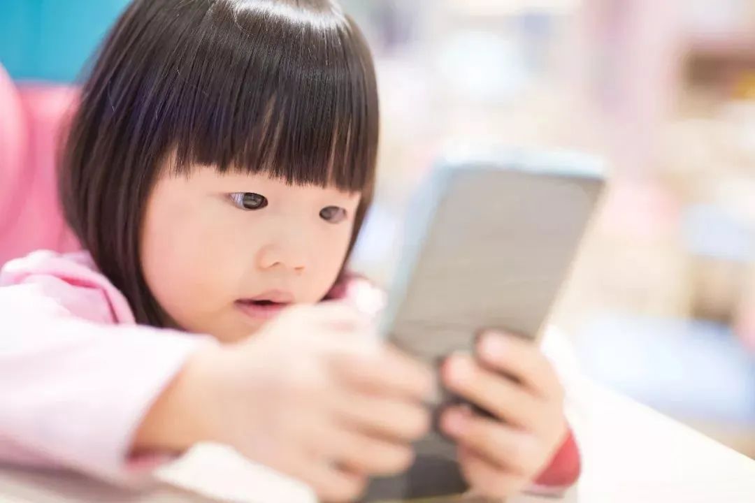 小心暑假视力「狂飙」！开学前一定要带孩子做视力检查