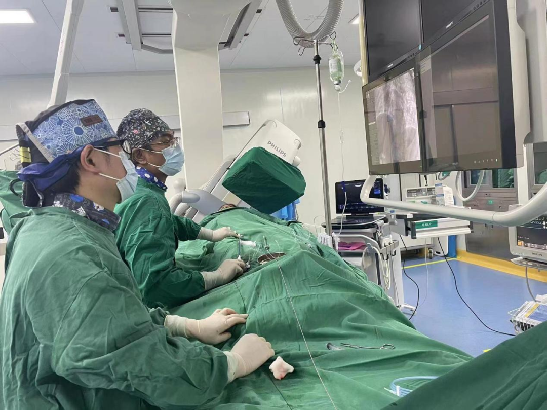 西藏阜康医院成功实施大房间隔缺损合并肺动脉高压介入封堵手术