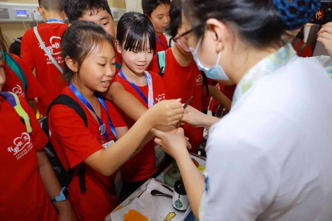 西安交通大学第一附属医院第七届「有爱的医二代」暑期医疗体验营圆满结束