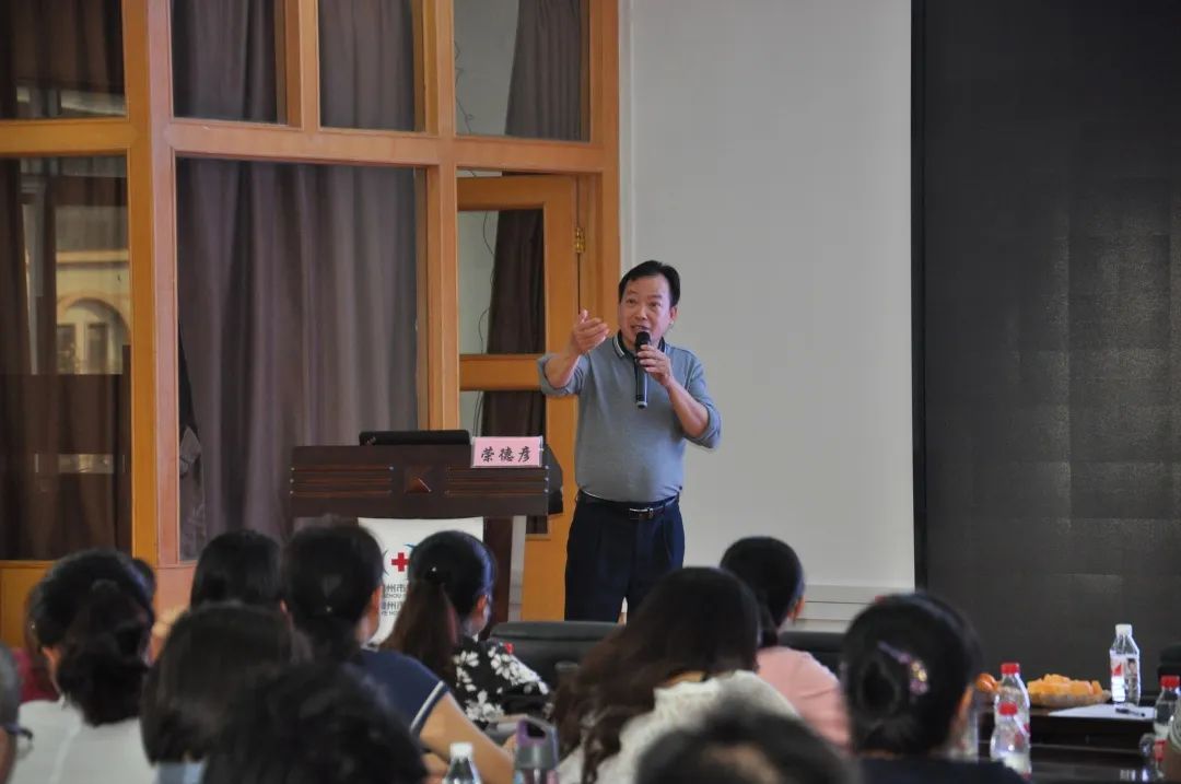 在黑暗中探寻光明的希望——白内障与青光眼专科篇