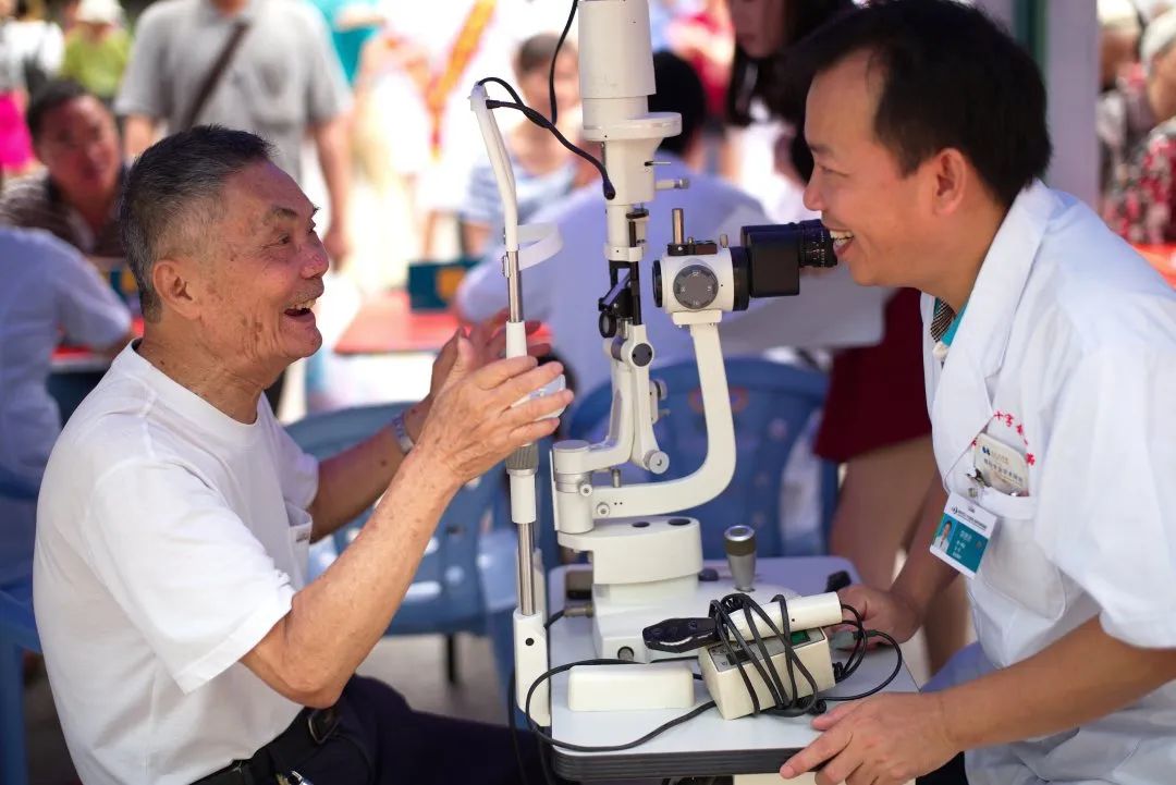 在黑暗中探寻光明的希望——白内障与青光眼专科篇