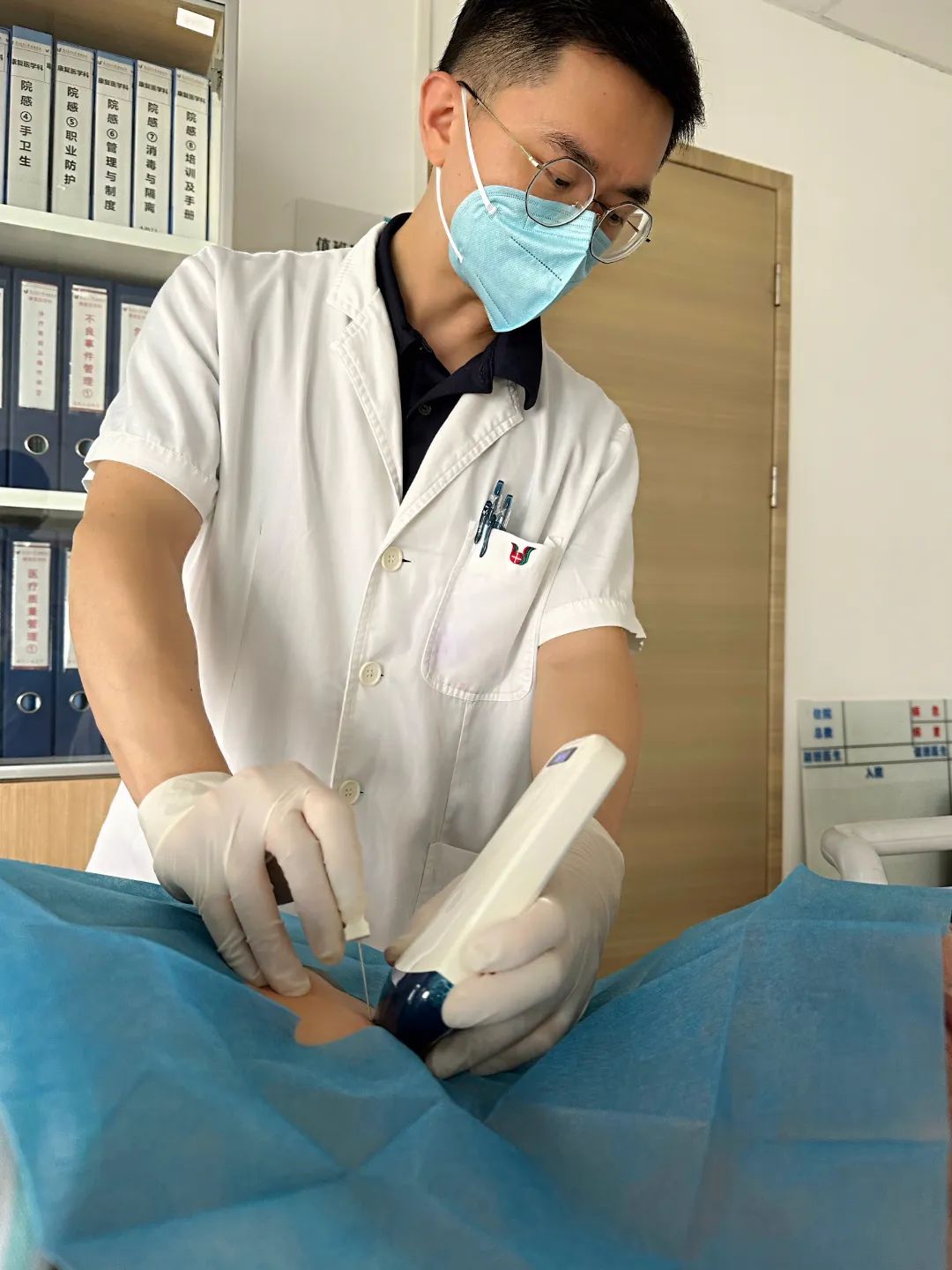 南方医科大学顺德医院康复医学科：家人们谁懂啊！反复发作了两个月的肩痛，是因为一次……