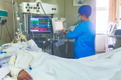 延安市中医医院首位专职呼吸治疗师——重症医学科护师蔺洁璐