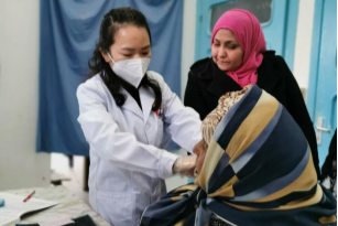 南昌大学二附院援突尼斯医疗队员张淑兰同志获「援外之星」荣誉称号