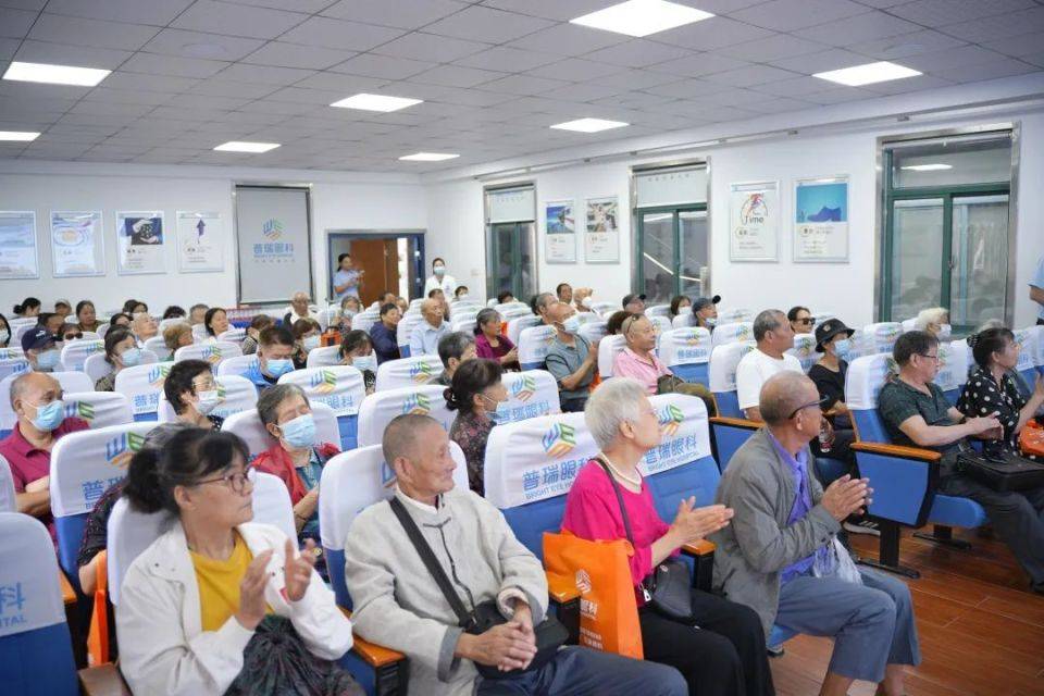 武汉普瑞眼科 12 周年「睛益求精，共享光明」专家见面会暨眼健康公益行圆满举办