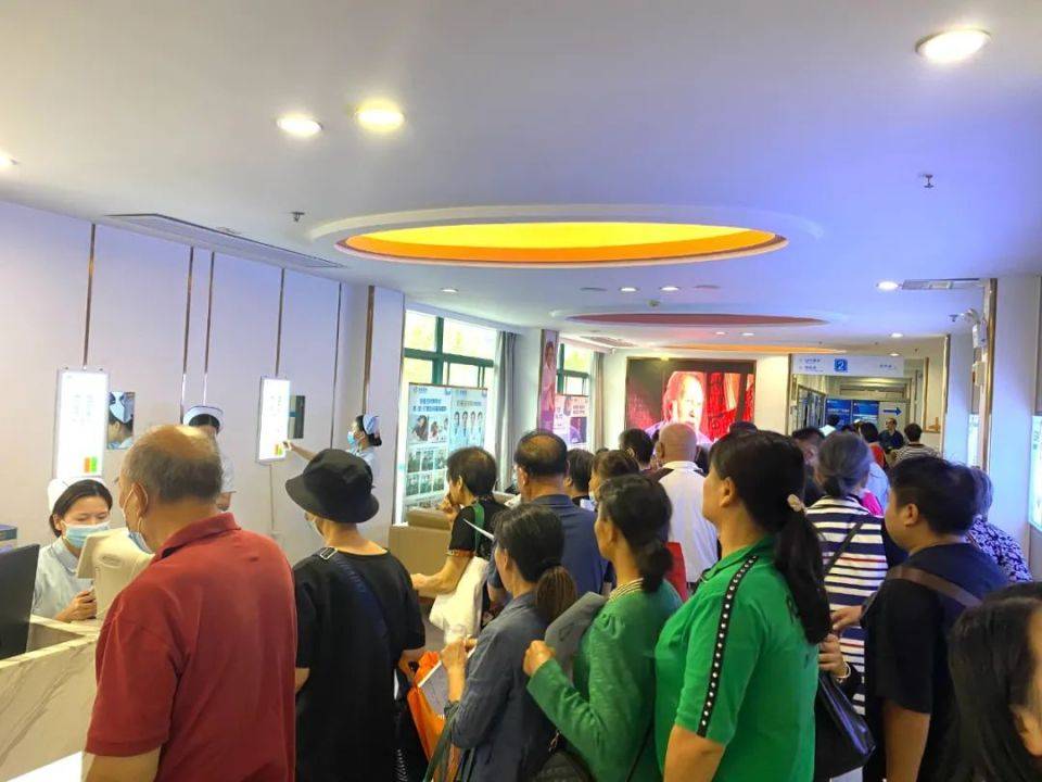 武汉普瑞眼科 12 周年「睛益求精，共享光明」专家见面会暨眼健康公益行圆满举办