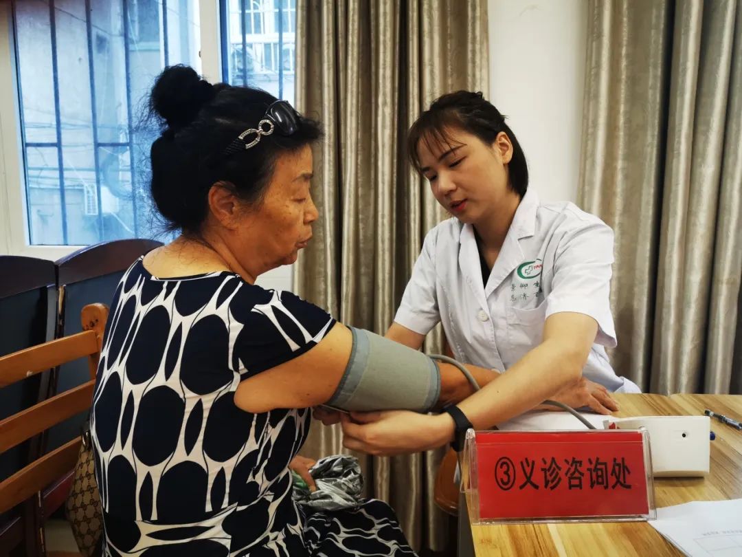 湘潭市中心医院举办「世界阿尔茨海默病日」义诊活动