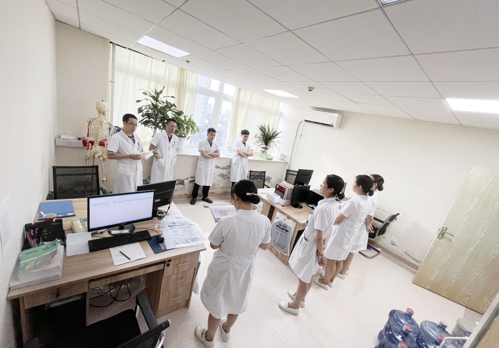 成都誉美医院万丈制定考核制度:万丈高楼平地起,每日一学强基础