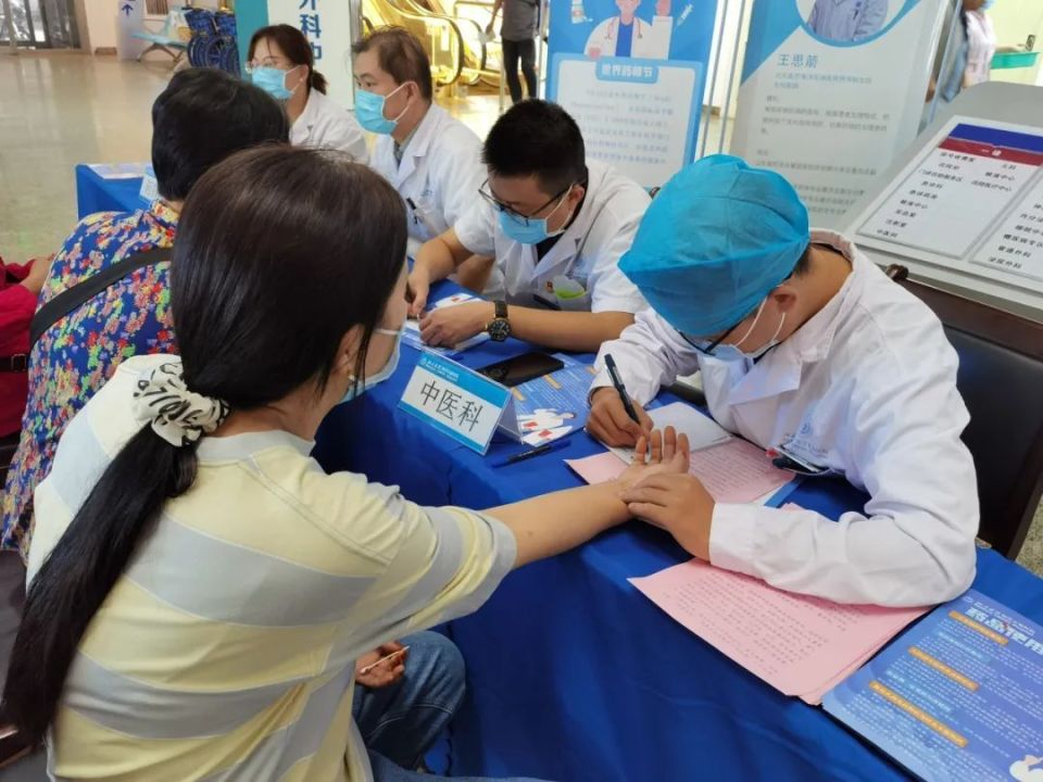 北大医疗海洋石油医院举办「世界药师日」合理用药咨询活动