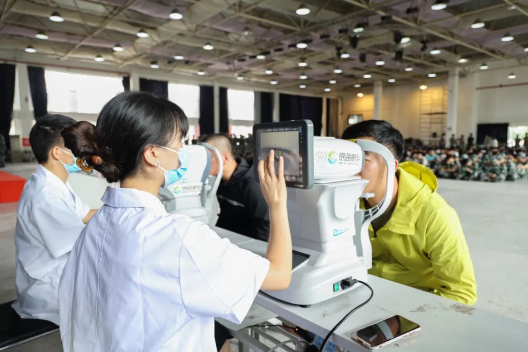 守护「睛彩视界」：成都中医大银海眼科医院眼健康管理科团队走进成都东软大学