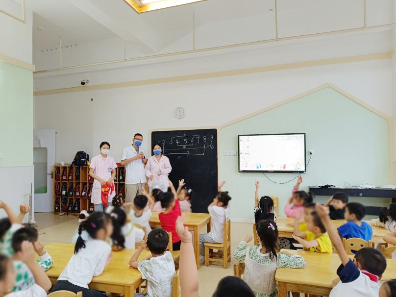 科普促健康，携手向未来：九江市第一人民医院生命活水眼科医院走进金鹏城幼儿园